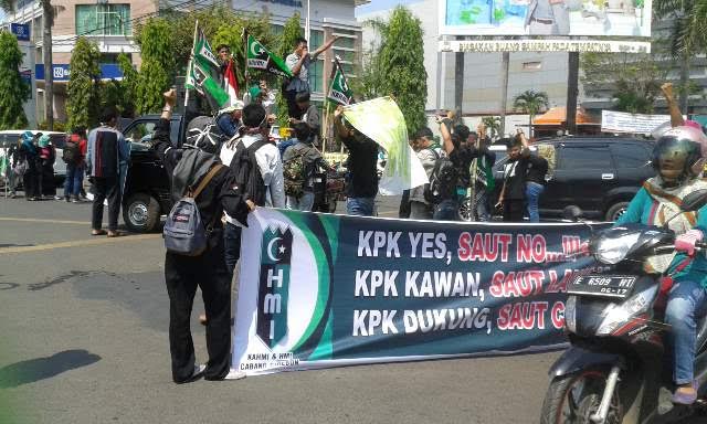 HMI Cirebon Turun ke Jalan Desak Copot Saut dari KPK