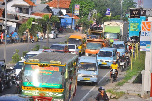 Jalan Pantura Cirebon Padat Arus Balik, Tol Cipali Normal