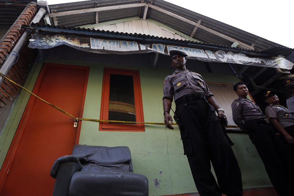 Densus Tangkap 3 Terduga Teroris Jaringan ISIS di Surabaya