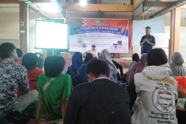 Mahasiswa Cirebon Antusias Ikuti Pesantren Jurnalistik