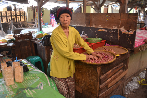 Kasihan, Pedagang Pasar Plered Harus Bangun Pasar Darurat Sendiri