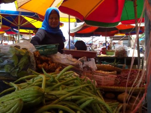 Di Pasar Junjang Tak Ada Sayuran yang Tidak Naik