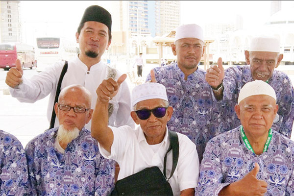 Mendung Makkah dan Bulan Purnama Cirebon