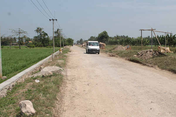 Jalan Lempuyang-Bongas Kini Dicor Beton