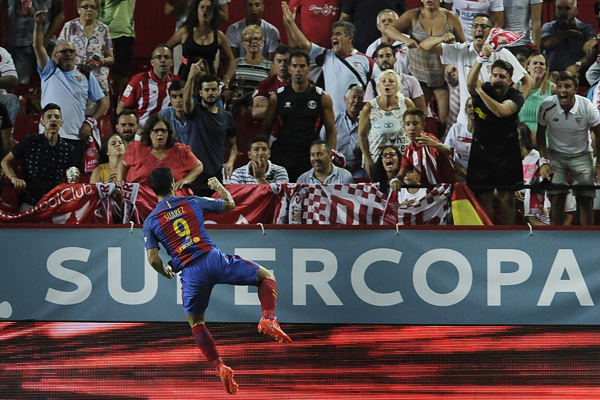 Barca Menang 2-0 atas Sevilla, Suarez Panaskan Tensi Penonton