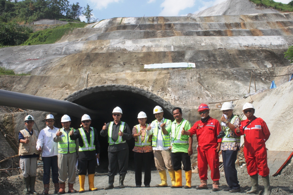 Tinjau Pembangunan Waduk Kuningan, Bupati Acep Yakin Tuntas Sesuai Target