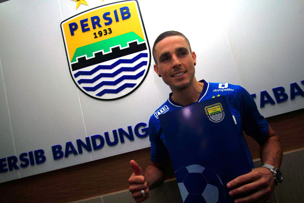 Pilih Nomor Punggung 5, Diogo Resmi Gabung Persib