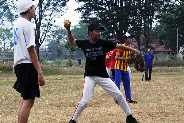 Softball, Move on lewat Slugger Cup