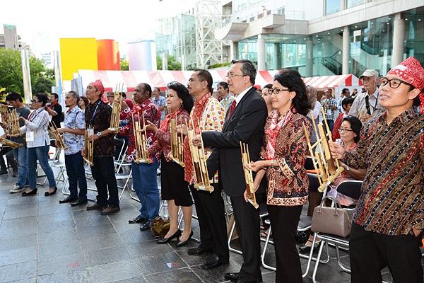 Suara 1.000 Angklung, Mengetuk Pintu Pasar Wisman Osaka