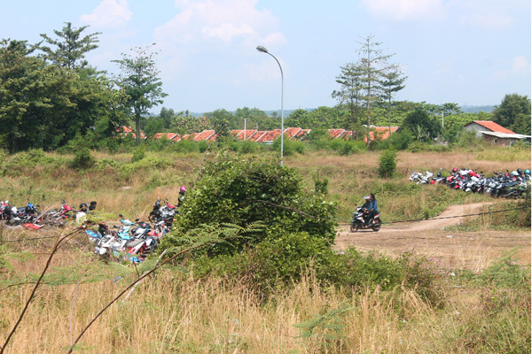 Pengelolaan Parkir Sport Center Watubelah Masih Ilegal