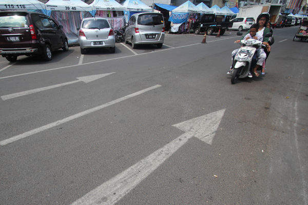 Parkir dan PKL Pasar Kanoman Kembali Semrawut