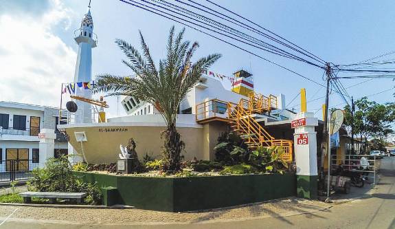 Ada Masjid Berarsitektur Kapal Laut di Cimahi