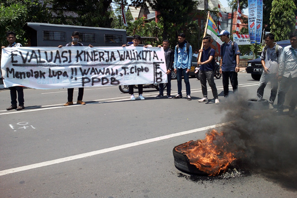 Mahasiswa Persoalkan Kekosongan Kursi Wakil Walikota Cirebon