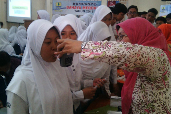 11 dari 74 Siswa SMA di Kota Cirebon Terindikasi Perokok Aktif
