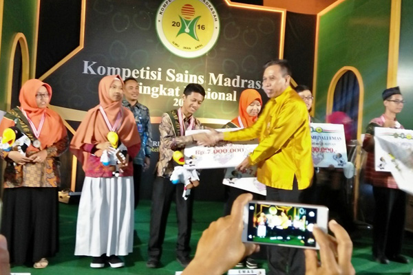 4 Santri Juara Kompetisi Sains Tingkat Internasional