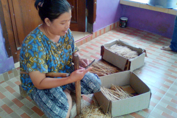 Jelang Idul Adha, Pesanan Tusuk Sate Citangtu Datang dari Luar Daerah