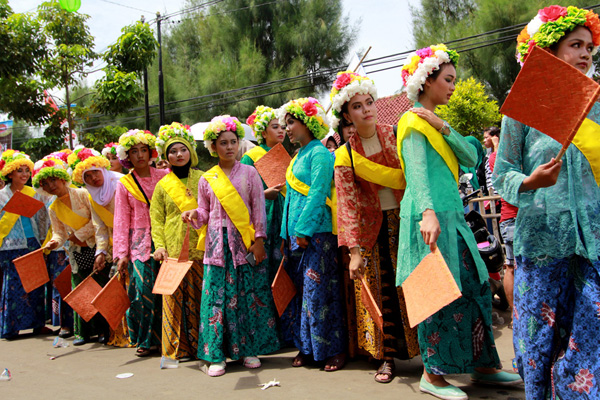 Tradisi Ngarot, 1000 Gadis Indramayu Menyambut Musim Hujan
