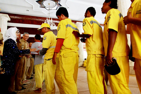 Terimakasih Dapat Adipura, Bupati Makan Siang Bersama Pasukan Kuning