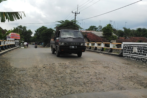 Hujan Deras, Jembatan Cikamangi Makin Amblas