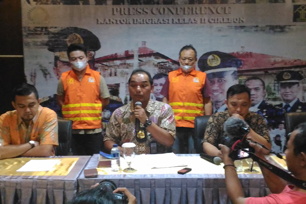 Petugas Imigrasi Cirebon Jaring 2 Warga Negara China
