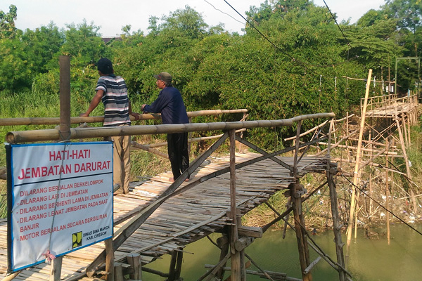 Jembatan Darurat Sungai Ciamis Putus, Aktivitas Warga Terganggu