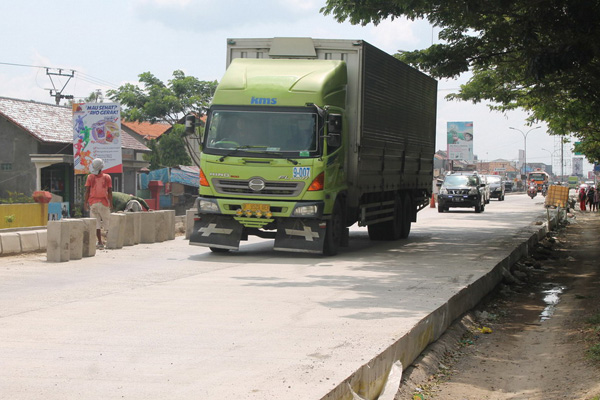 Betonisasi di Jalan Patrol Hampir Tuntas,  Lalu Lintas Lancar