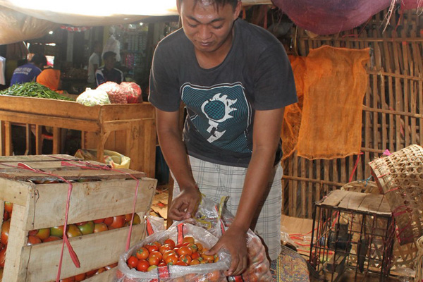 Stok Menipis, Harga Tomat di Pasar Patrol Melonjak