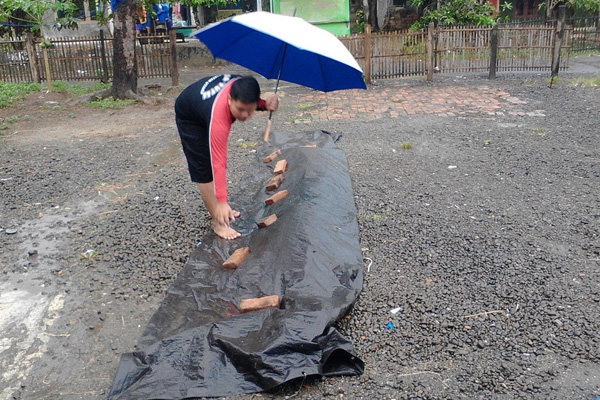 Petani di Indramayu Barat Kesulitan Jemur Gabah