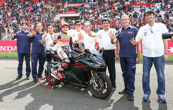 Marquez Bahagia Rayakan Kemenangan Bersama Fans di Indonesia