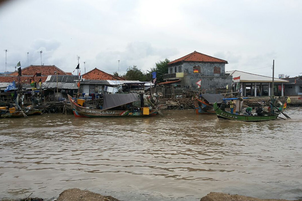 Nelayan di Indramayu Pilih Menjangkar Perahu Ketimbang Melaut
