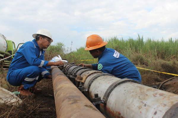 Pipa Pertamina Bocor, Motor yang Melintas Terbakar