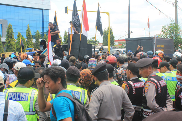 Warga Demo Soal PLTU II, Ganti Rugi Uang Kerohiman Tidak Sesuai