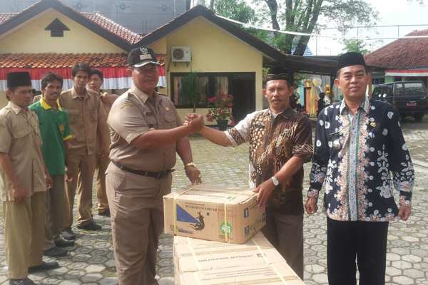 BPP Widasari Bagikan Setiap Desa 20 Karton Racun Tikus