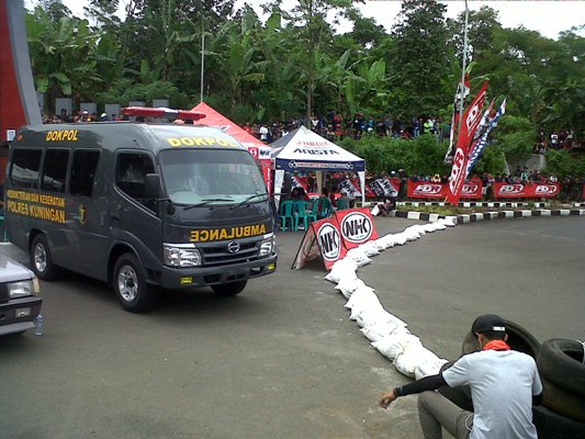 Warga Cigintung Keluhkan Balap Motor di Lingkar Cijoho