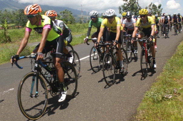 Giliran Tim PGN Juara Etape Dua Tour de Linggarjati