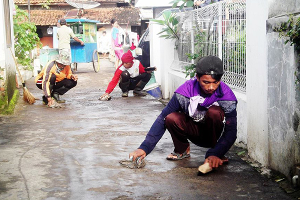 Warga Kadipaten Senang Jalan Diaspal