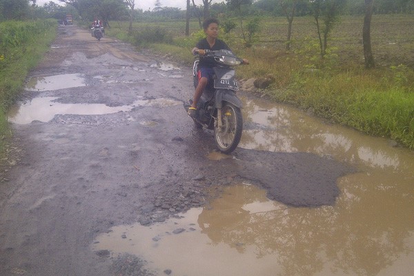 Sudah Bertahun-tahun, Jalan Dawuan Jatitujuh Seperti Ini