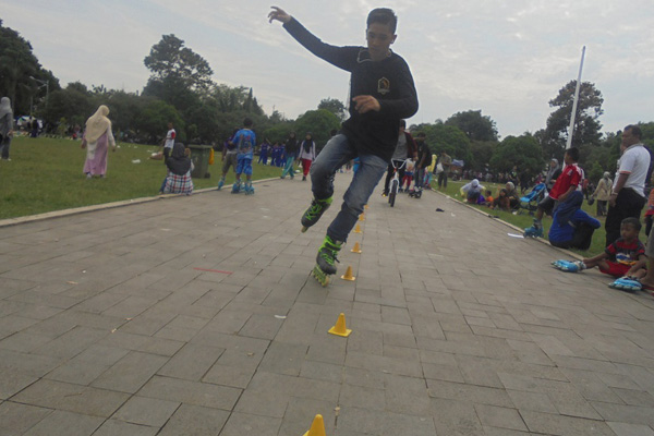 Latihan Sepatu Roda Sempat Diusir Satpol PP