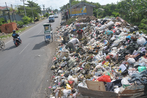 Sampah di Pilang Makin Menggunung