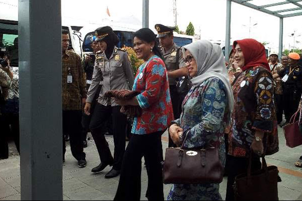 Tiba Tepat Waktu, Ini Jadwal Ibu Negara Seharian di Cirebon