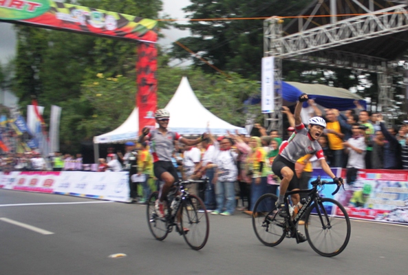 Tim KFC Juara Etape I Tour de Linggarjati