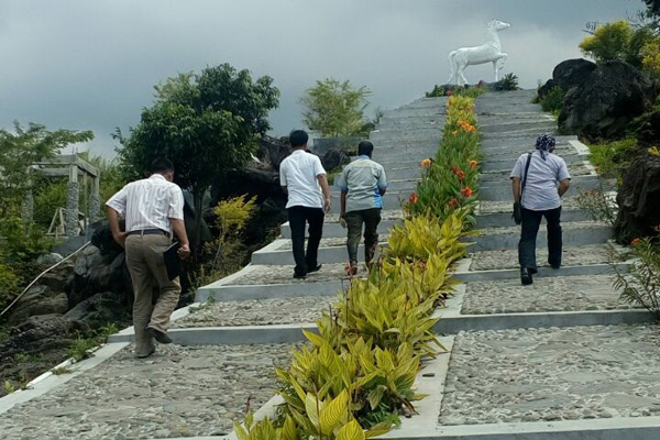 Warga Ingin Kebun Raya Kuningan Dibuka