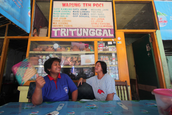 Riwayat Teh Poci; Dulu Langganan Dewi Yull, Kini Ada yang Mampir Sudah Syukur