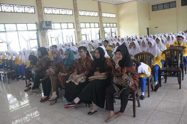243 Siswa SMK Kesehatan Banten PKL di Kuningan
