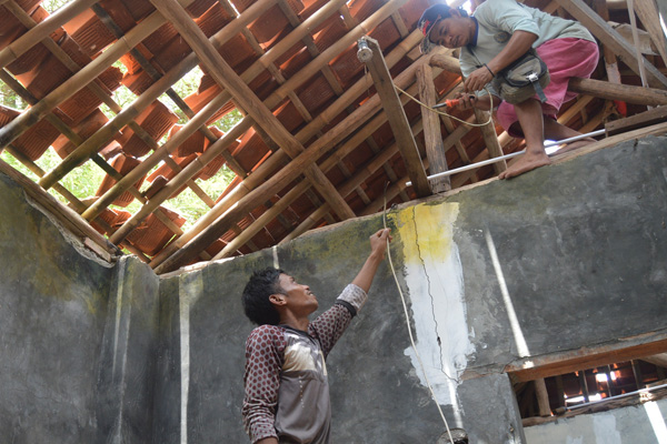 Kena Petir, Rumah di Desa Bunder Ini Hancur