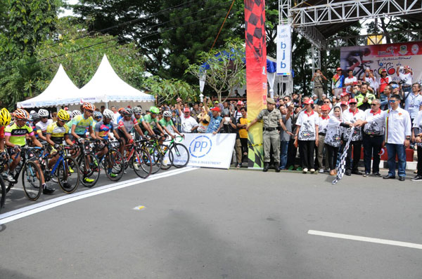 Spirit Angklung Inspirasi Tour de Linggarjati 2016