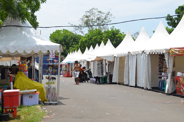 PKL Bima Masih Dipinjami Tenda Bekas PON