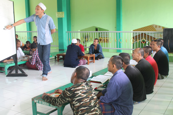 Tiap Rabu Napi Lapas Kesambi Ikut Siraman Rohani dan Tadarus