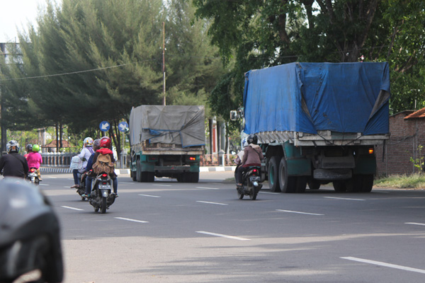 Duuuh, Truk Batubara Tetap Bandel Melanggar Rute