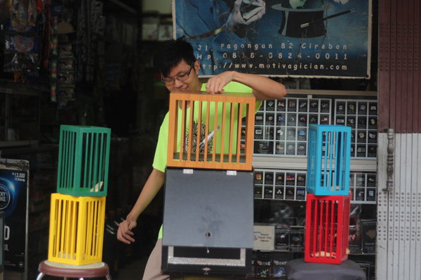 Satu-satunya Toko Sulap di Cirebon; Ada Kartu Ilusi yang Bikin Orang Tidak Bisa Baca